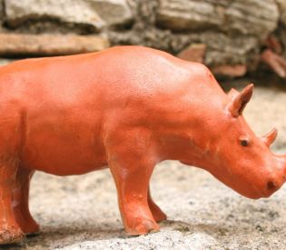 Rinoceront 20 cm 90m euros